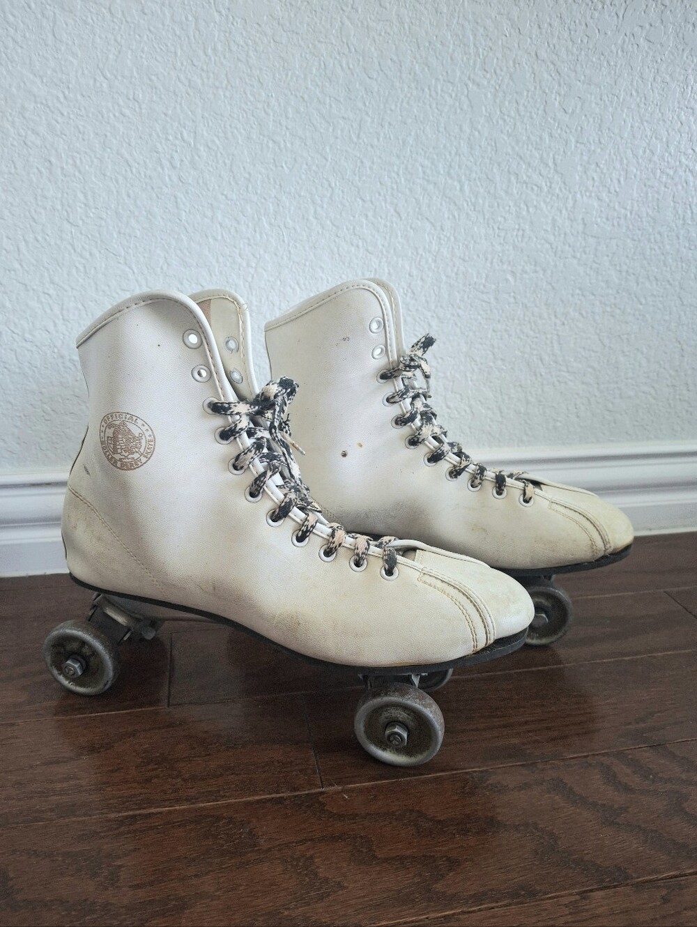 Vintage Roller Skates Sz 8 Metal Wheels